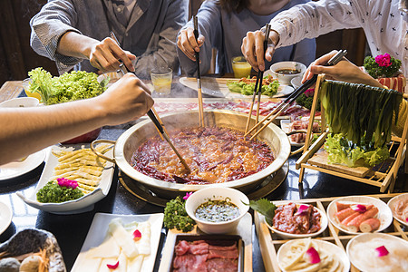 開火鍋店，自炒底料還是批發(fā)好？答案在這里 