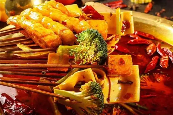 開(kāi)重慶火鍋店如何選火鍋底料？這幾個(gè)要點(diǎn)一定要知道 