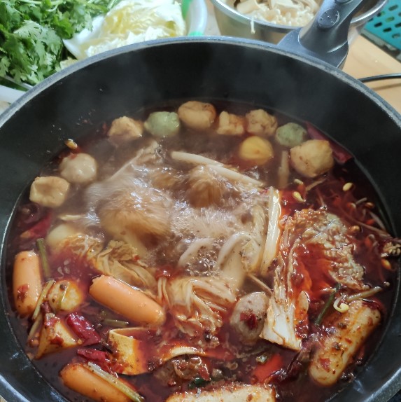 火鍋底料冷知識：牛油火鍋和清油火鍋有哪些區(qū)別？ 